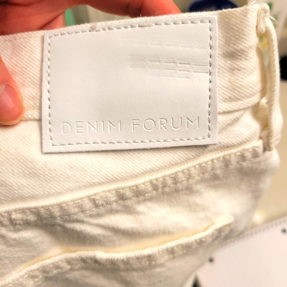 ❤️ 3 for $35 Aritzia Denim Forum Yoko Hi-Rise Jean Short Denim cut-off white 28 - Picture 7 of 7